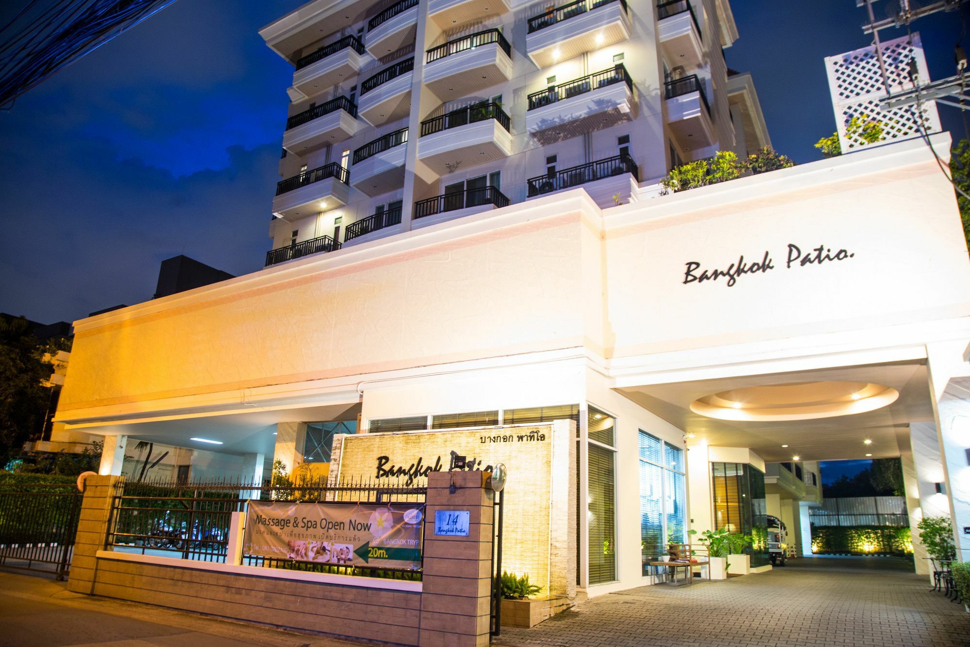 Patio Luxury Suites Bangkok Ngoại thất bức ảnh