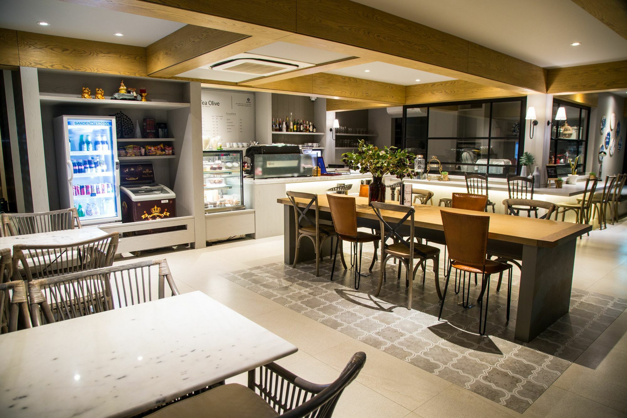 Patio Luxury Suites Bangkok Ngoại thất bức ảnh
